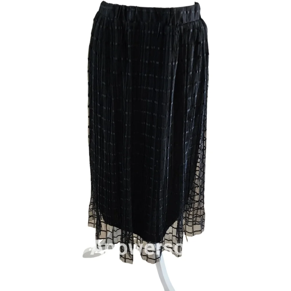 Metro Wear Black Textured Midi Skirt